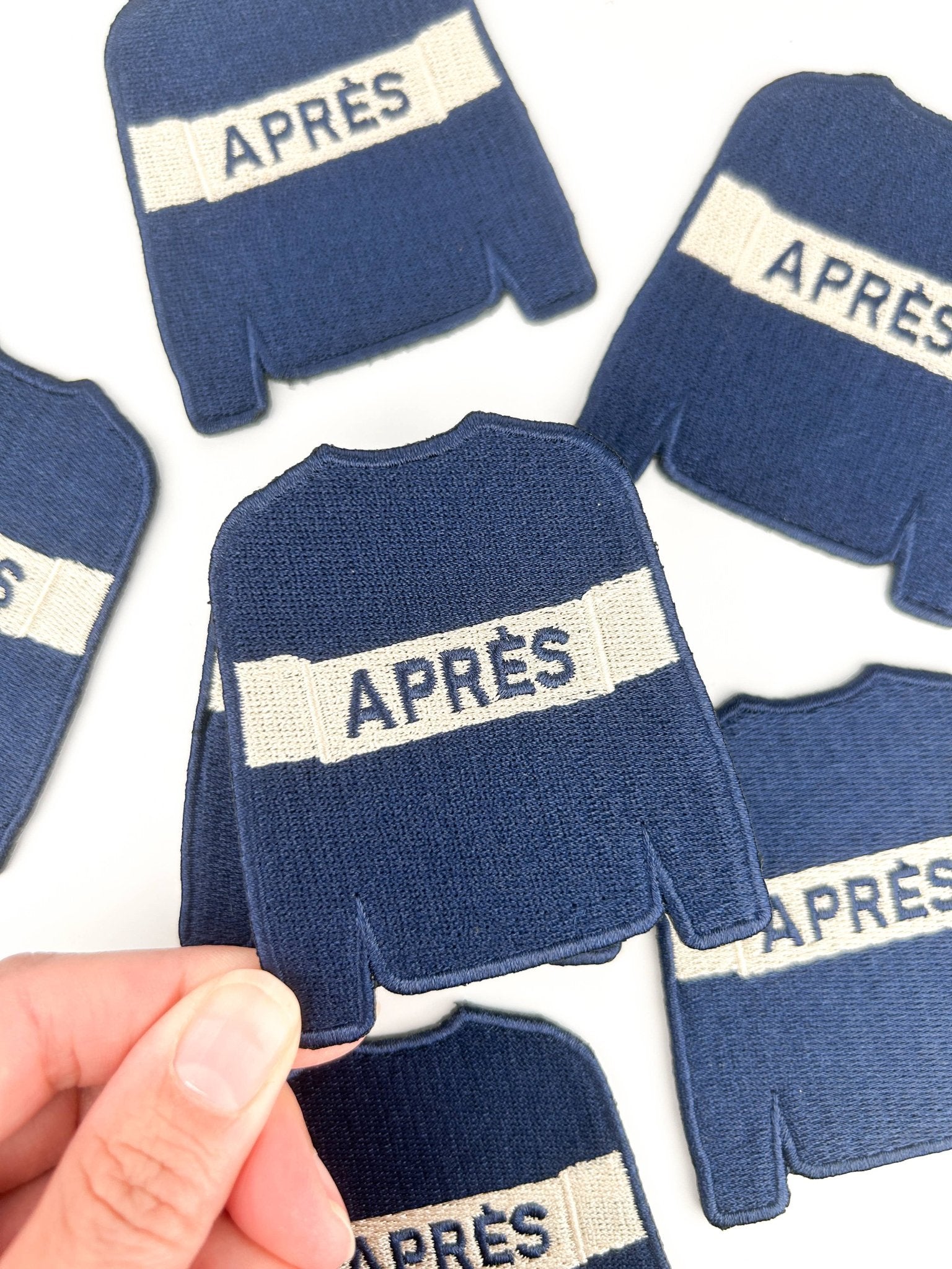 "Après" Ski Sweater Iron On Patch - Wander Together Outfitters