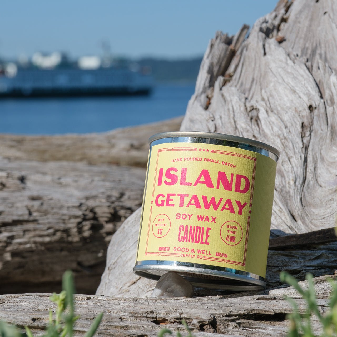 Island Getaway Happy Place Candle (Pineapple, Melon, Coconut. Musk) - Wander Together Outfitters