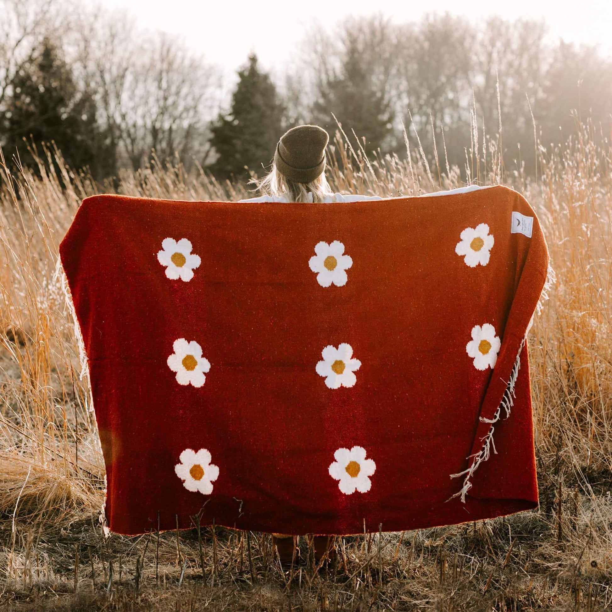 Lazy Daisy Blanket - Wander Together Outfitters