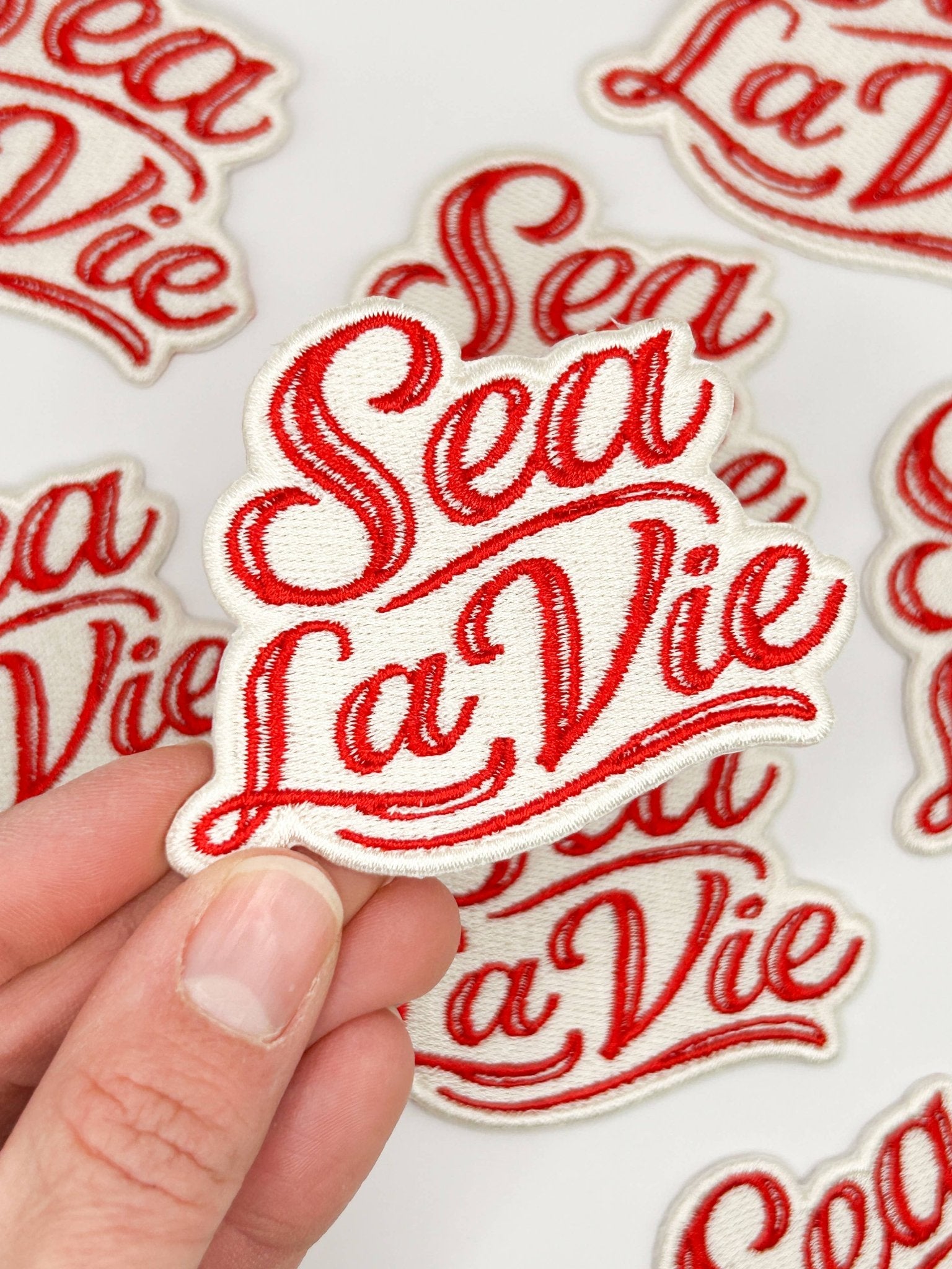 “Sea La Vie” Embroidered Iron On Patch - Wander Together Outfitters